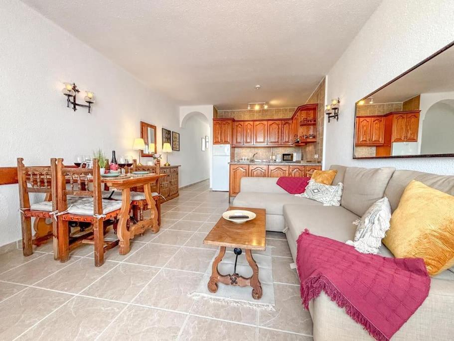 A2406 Capistrano Village, Appartement *